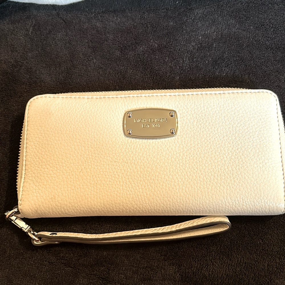 Michael Kors Zip Wallet White Color -silver hardware- Size: 8"x 4"x 1"